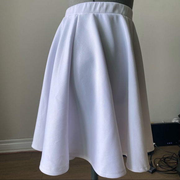 🦖 White skater skirt 3/$25 - Picture 2 of 5